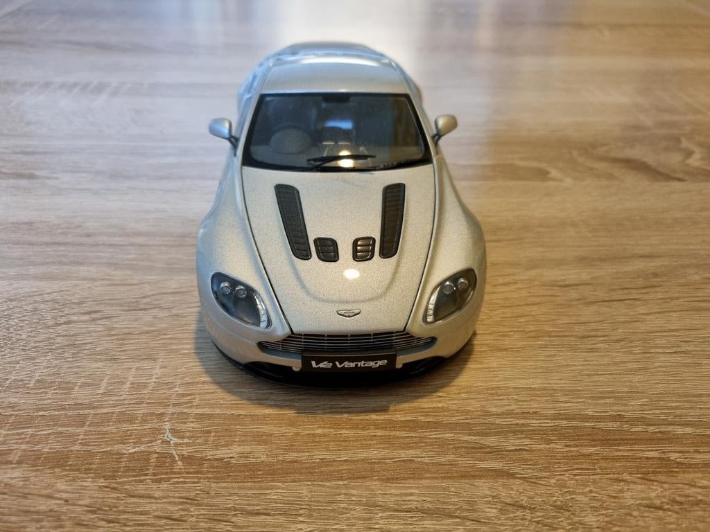 Aston Martin V12 Vantage schaalmodel - Zilver, Ophalen, Zo goed als nieuw, Auto, Overige merken