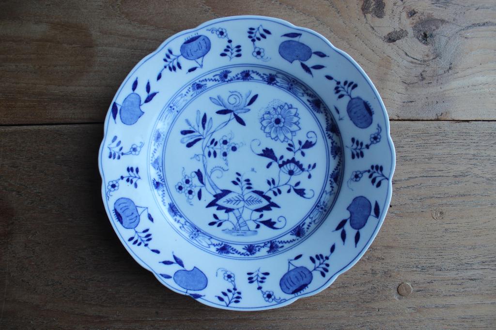 Bordje in de stijl van Delftsblauw (Louis Regout), Ophalen of Verzenden