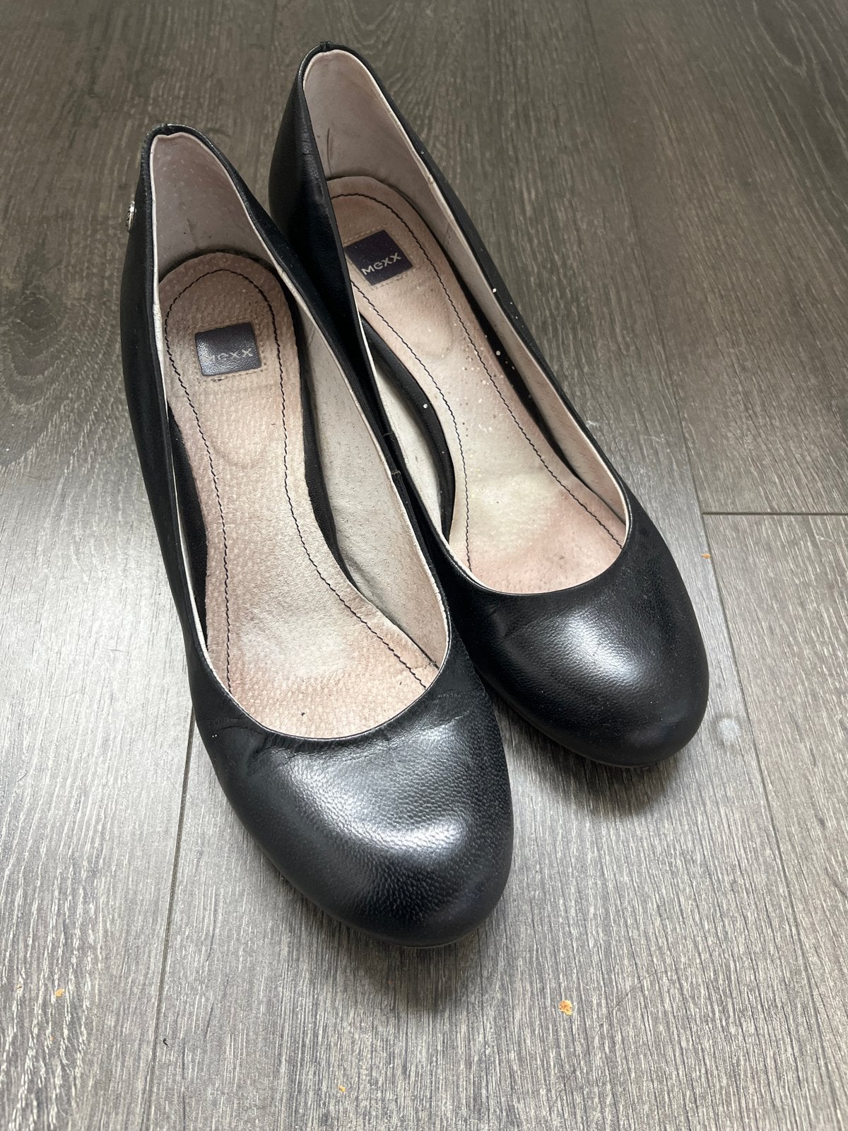 Mexx zwarte pumps met lage hak - Maat 39, Ophalen of Verzenden, Gedragen, Zwart, Schoenen met lage hakken