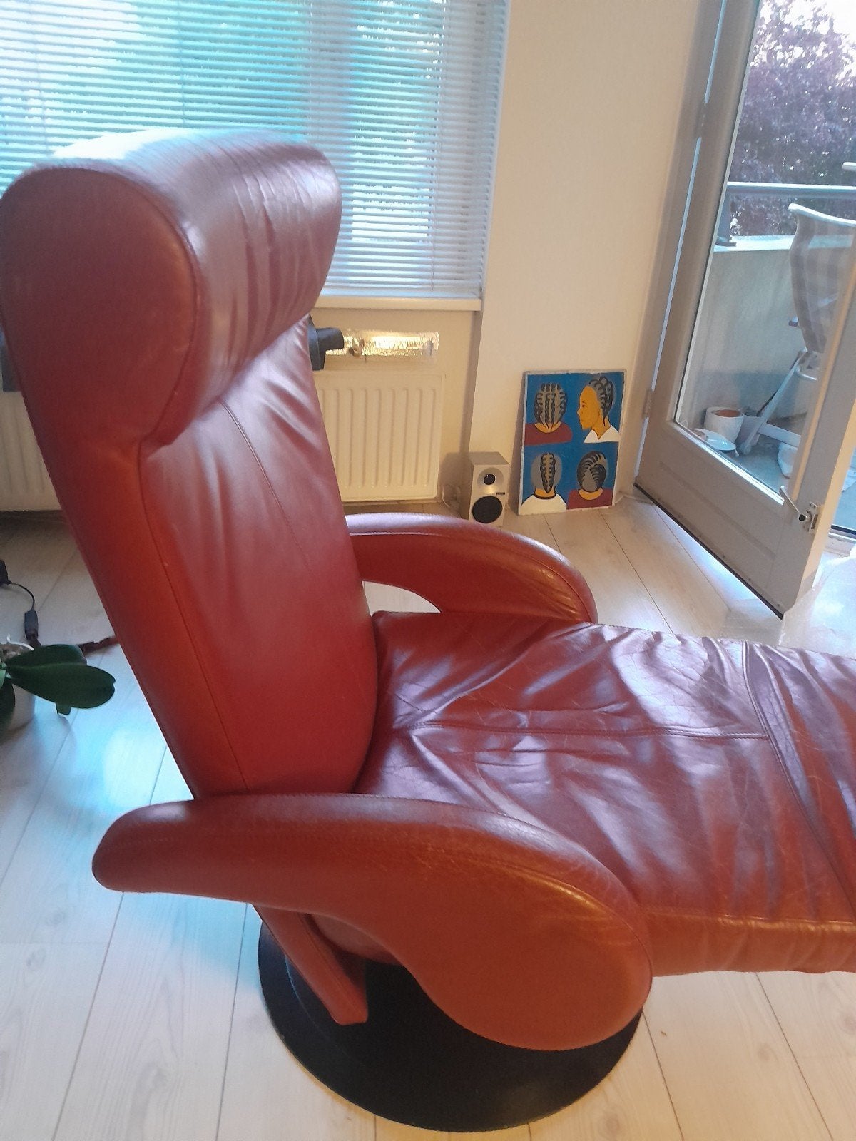 Rode leren relaxfauteuil met elektrisch verstelbaar senior, Huis en Inrichting, Fauteuils, Gebruikt, 100 tot 125 cm, Leer, Ophalen of Verzenden