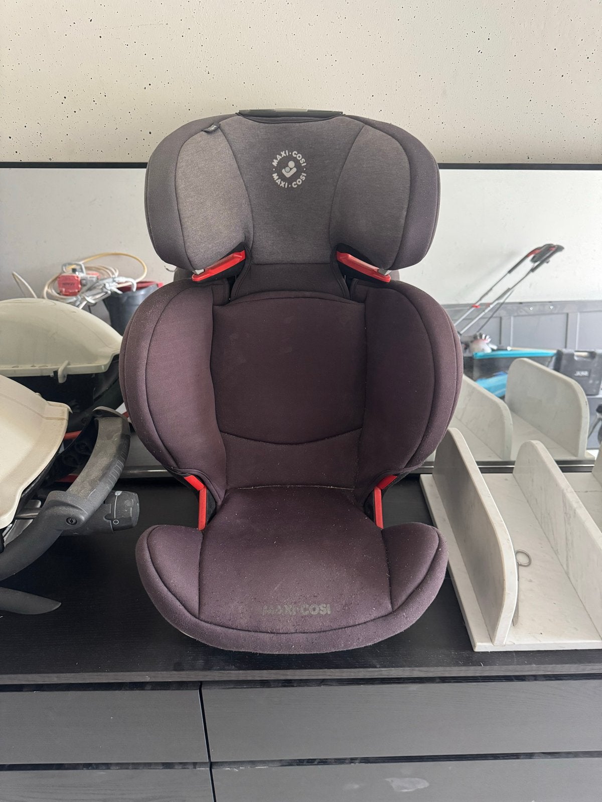 Maxi-Cosi Rodi XP Fix autostoel - Zwart/Grijs, Autogordel of Isofix, Gebruikt, 15 t/m 36 kg, Verstelbare rugleuning