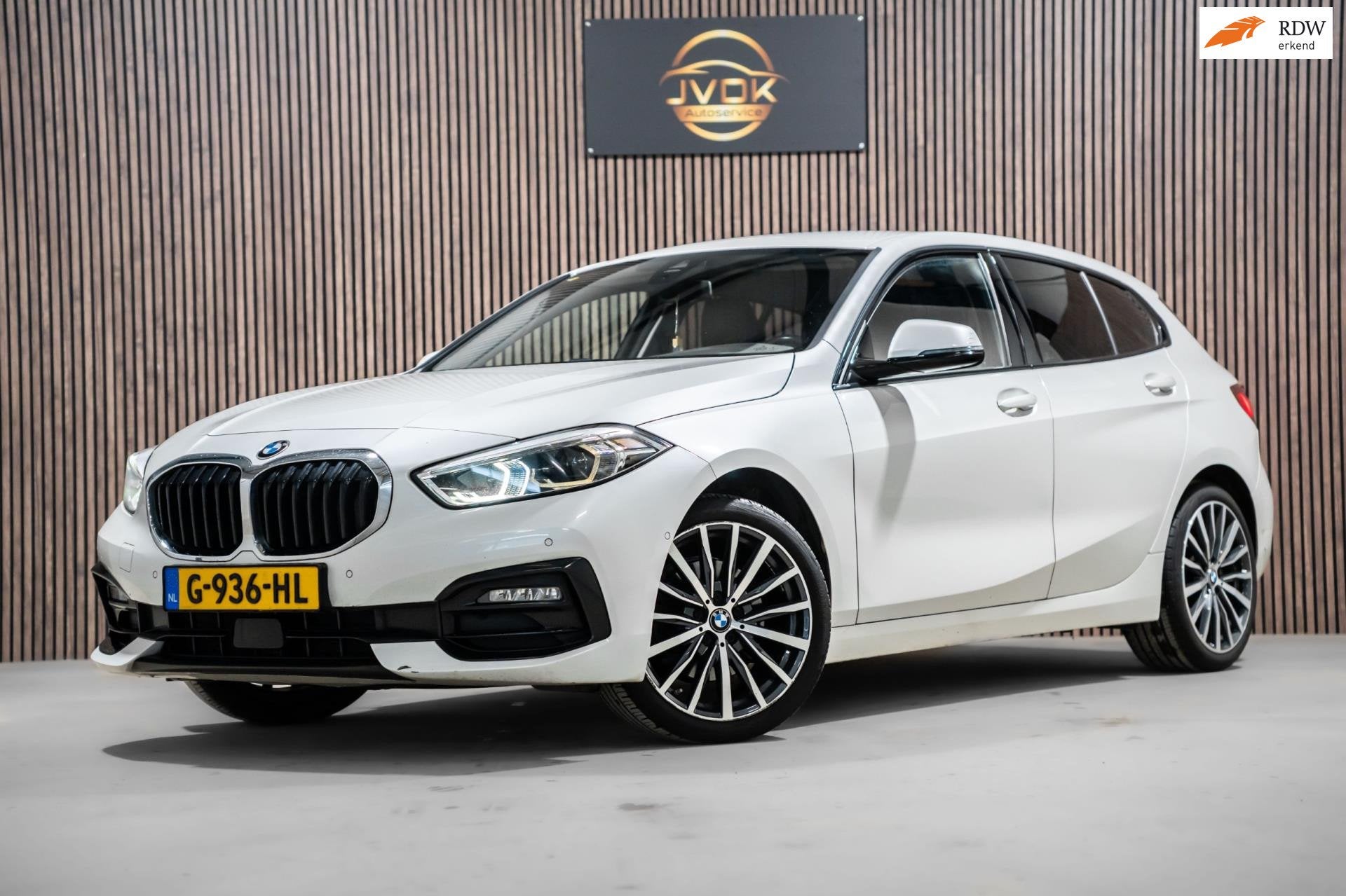 BMW 1-serie 116d Corporate Executive LED AUT NAVI, Auto's, BMW, Dealer onderhouden, 730 kg, Gebruikt, 116 pk