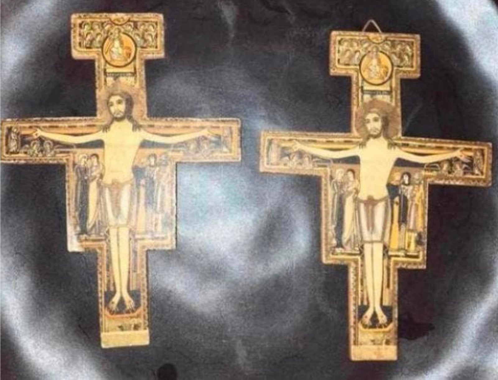 Crucifixen MOOI! NIEUW! Van hout ! 2 stuks in 1 koop! €24,95, Antiek en Kunst, Ophalen of Verzenden