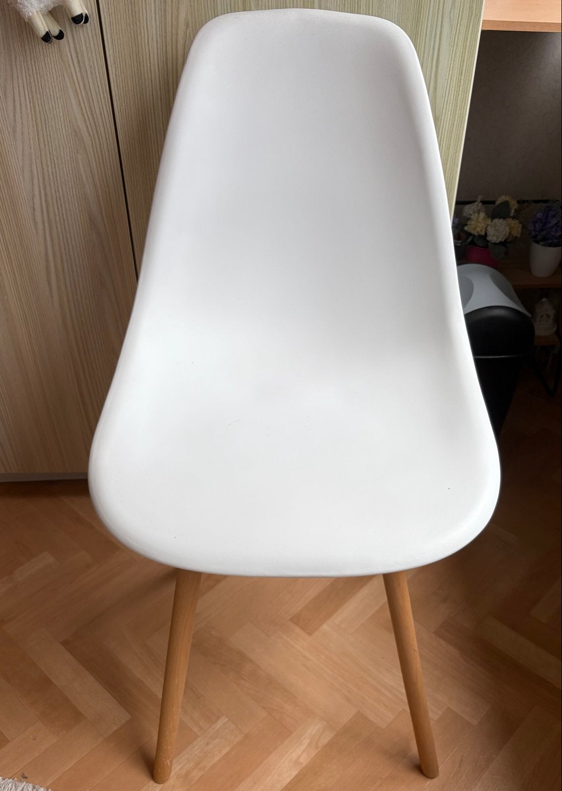 Witte stoel met houten poten, Huis en Inrichting, Stoelen, Ophalen, Gebruikt, Wit, Eén