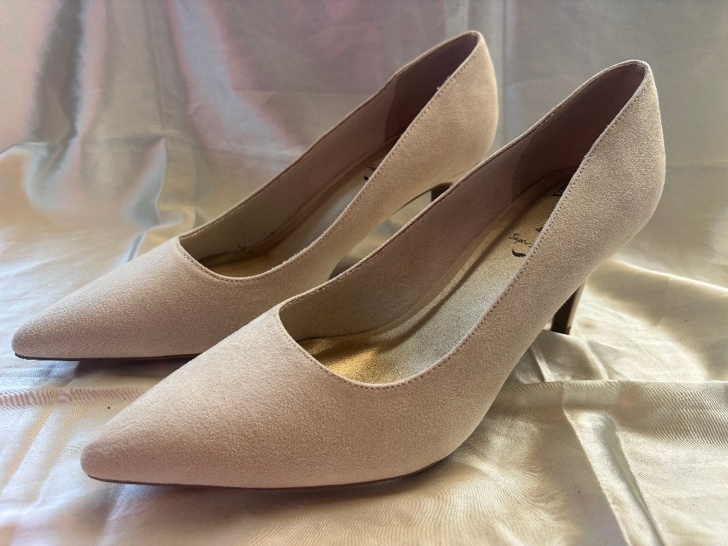 Nieuwe beige pumps met puntige neus Maat 43, Kleding | Dames, Pumps, Beige, Nieuw, Ophalen of Verzenden