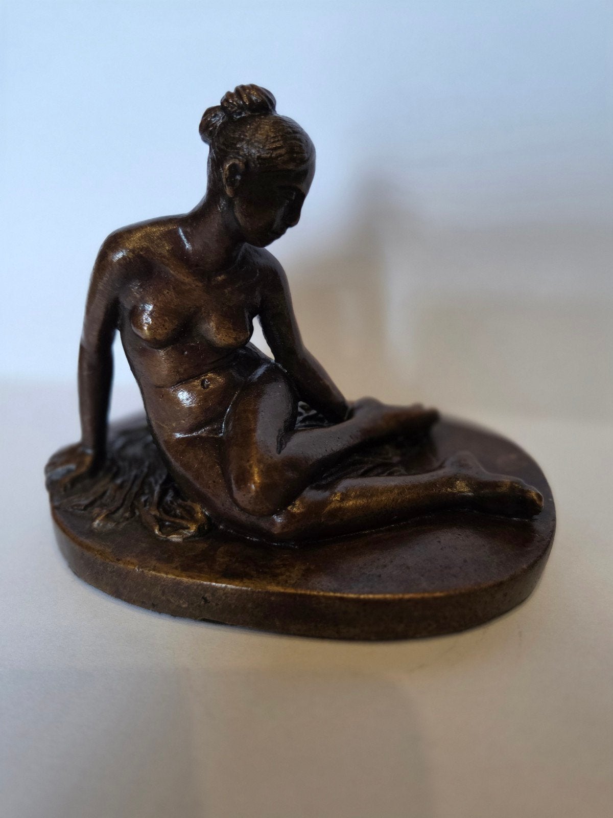 Bronzen Beeld Zittende Vrouw - Naakt, Ophalen of Verzenden, Brons