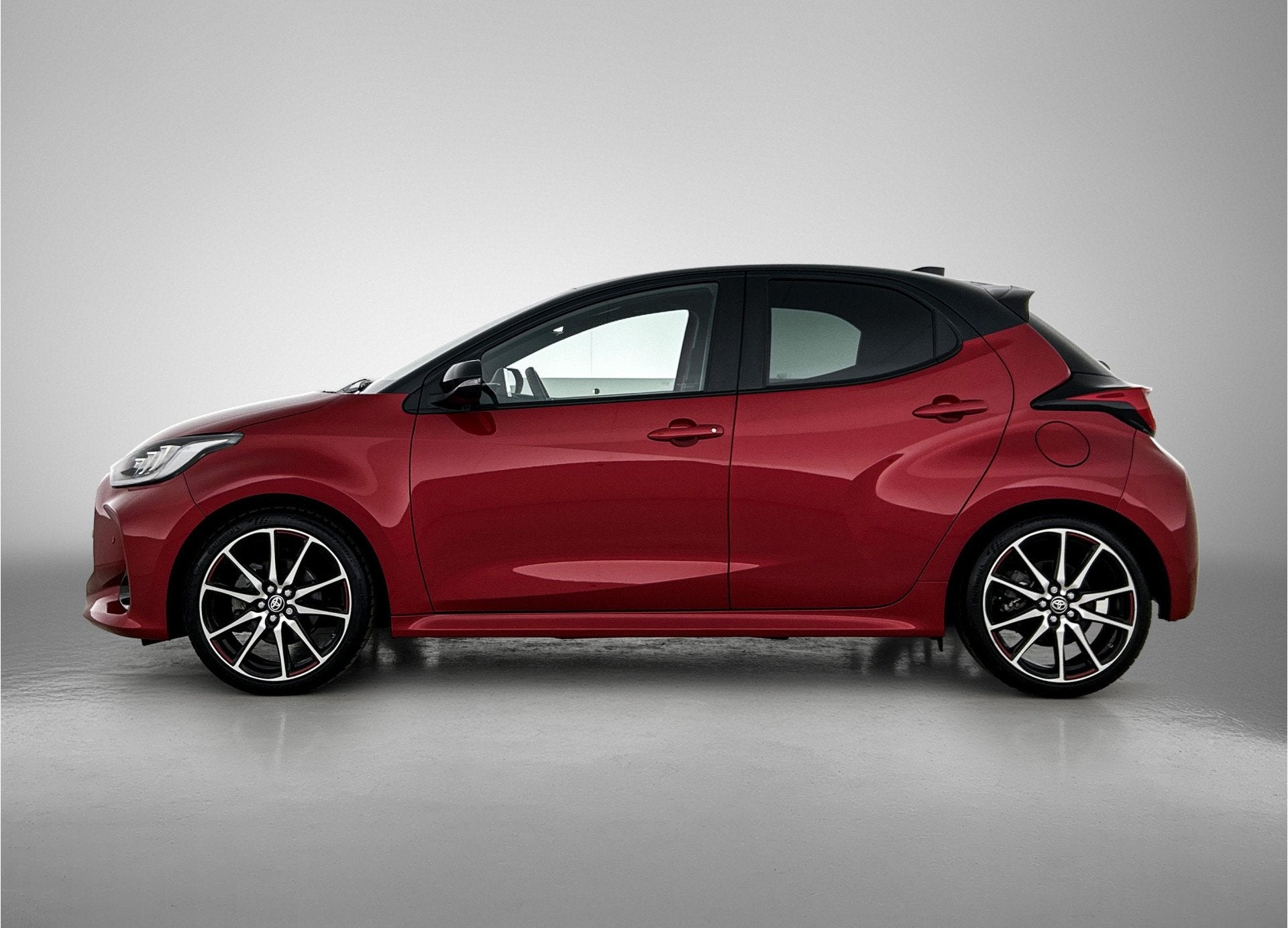 Toyota Yaris 1.5 Hybrid GR Sport + | BTW voertuig | JBL | He, 12 maanden, 450 kg, Gebruikt, 23 km/l