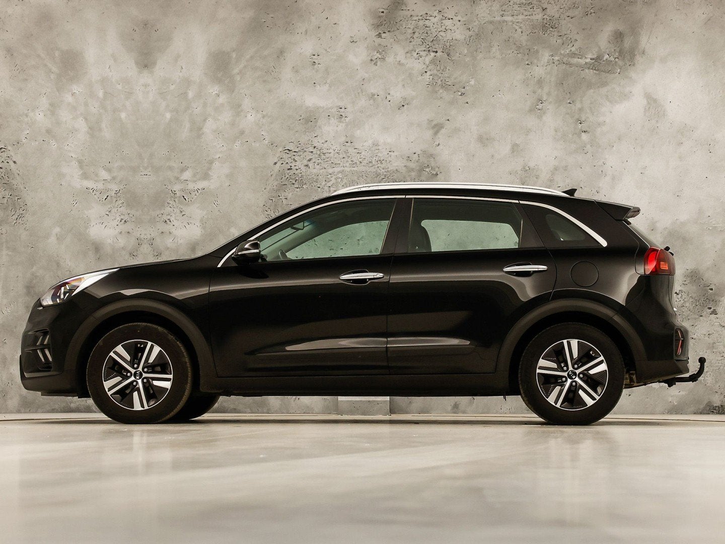 Foto 2 van Kia Niro 1.6 GDi Hybrid DynamicLine 141Pk Automaat (APPLE CA