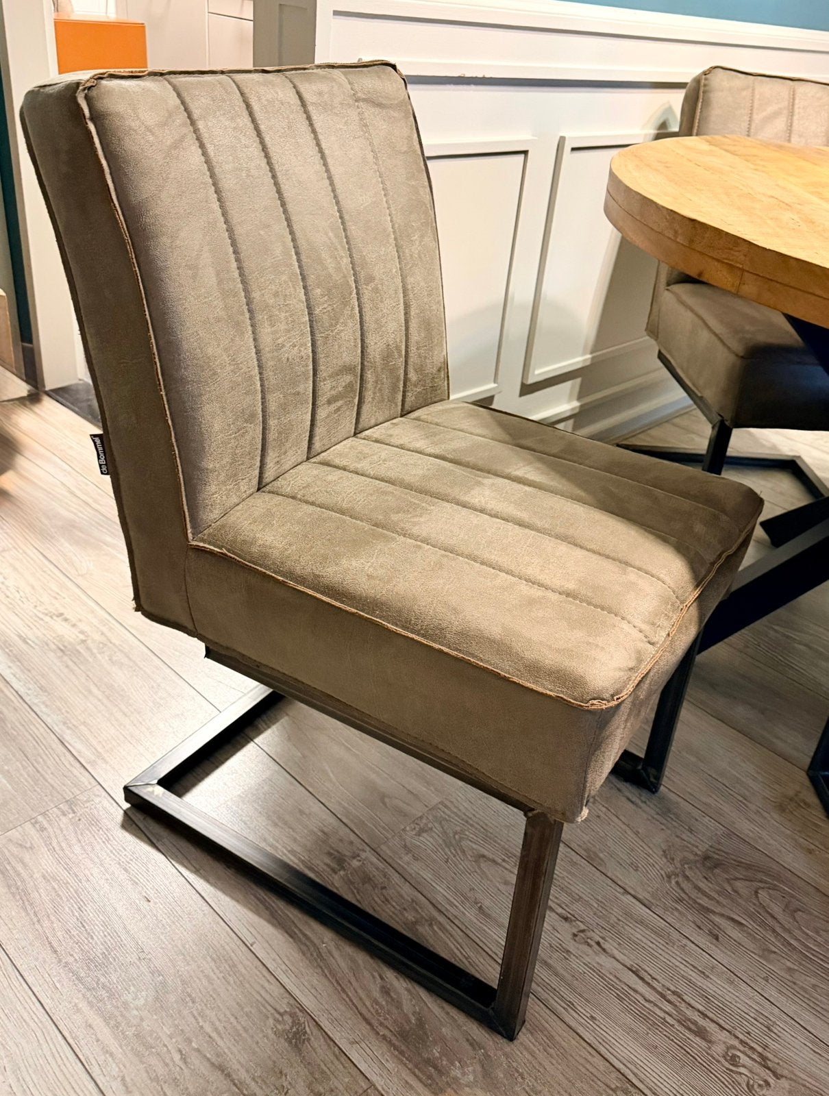 4 Eetkamer stoelen taupe kleur Vince van het merk de Bommel, Ophalen, Overige materialen, Overige kleuren, Stoere uitstraling