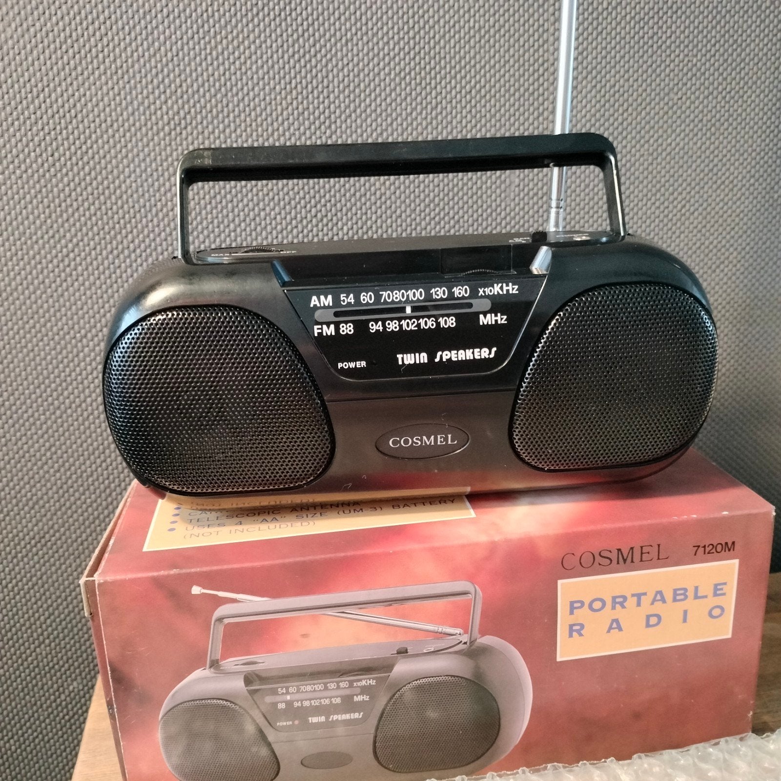 Vintage COSMEL 7120M AM/FM Draagbare Radio uit 1994 - NIEUW, Audio, Tv en Foto, Radio's, Ophalen of Verzenden