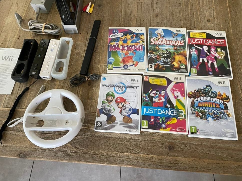 Vintage nintendo wii met mario kart en meer spellen, Spelcomputers en Games, Spelcomputers | Nintendo Wii, Ophalen of Verzenden