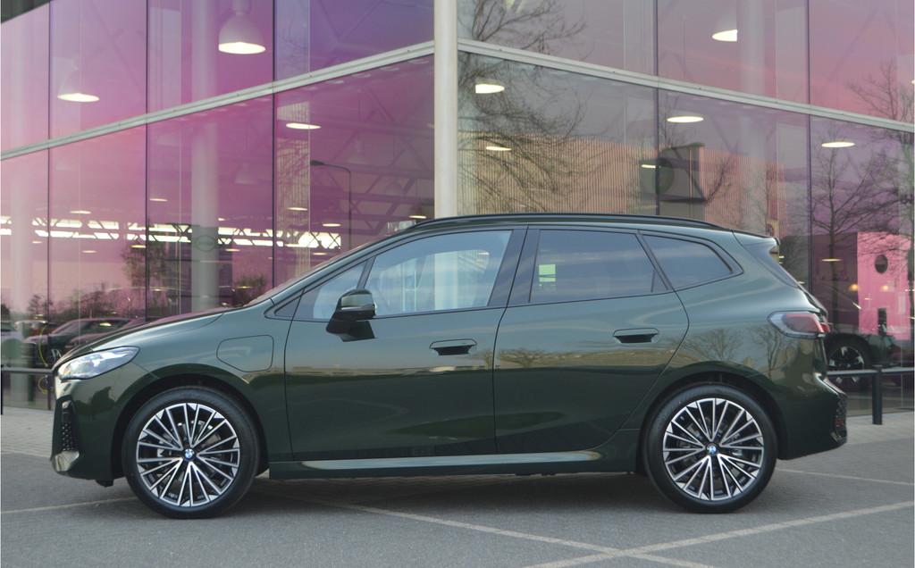 BMW 2 Serie Active Tourer 225e xDrive M Sport Automaat / Pan, Auto's, BMW, Automaat, 1800 kg, Zwart, 38 km/l