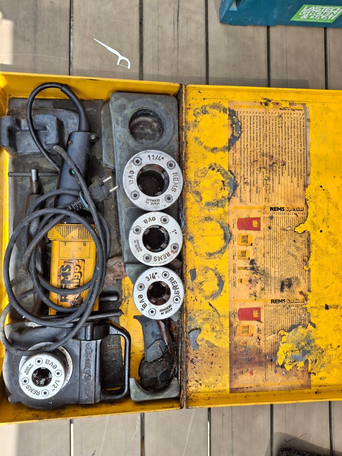 Rems Amigo Draadsnijmachine met snijvlakken en beugel, Doe-het-zelf en Verbouw, Ophalen