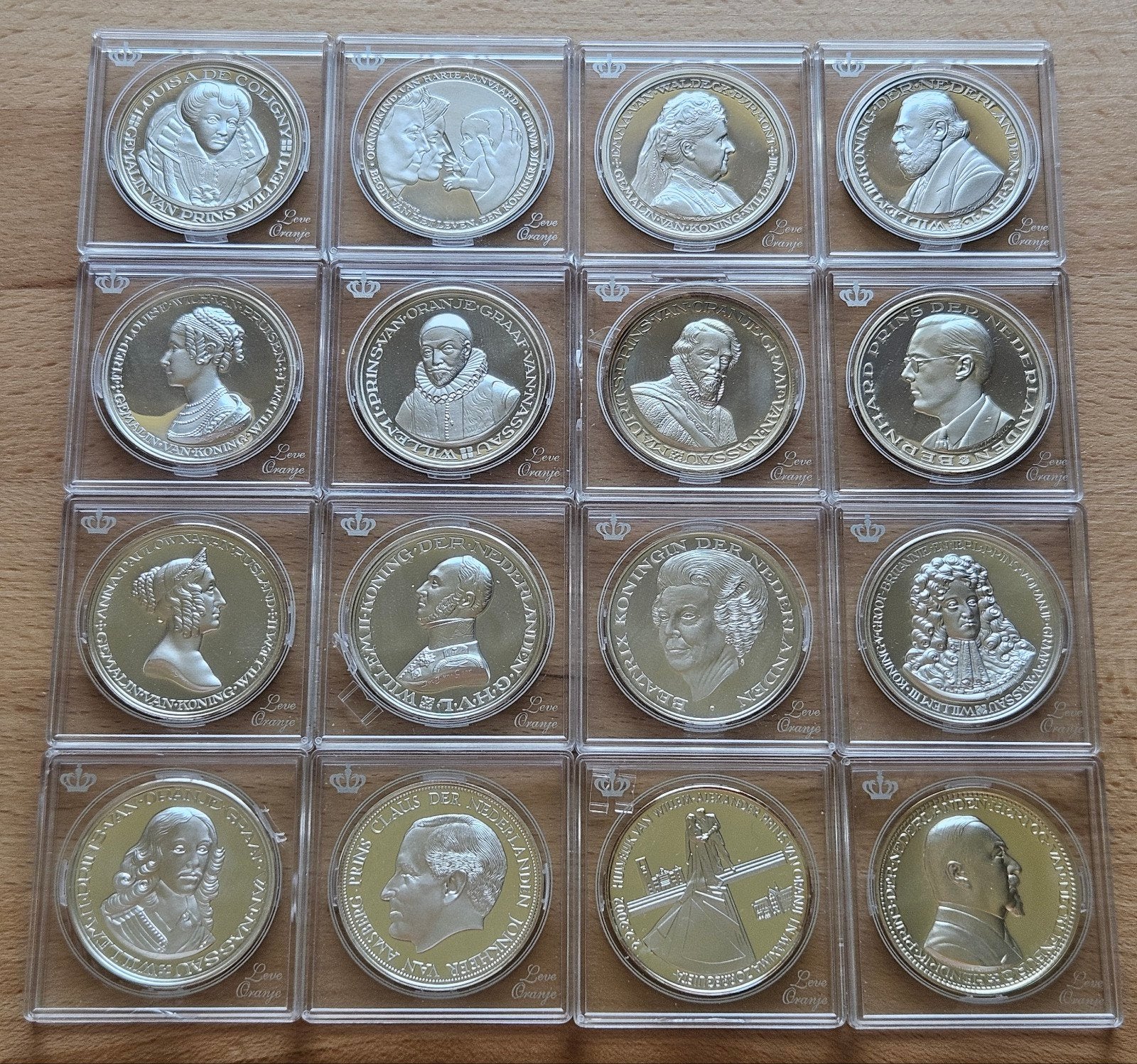 16 Zilveren penningen 'Leven Oranje'., Ophalen of Verzenden, Zilver, Nederland