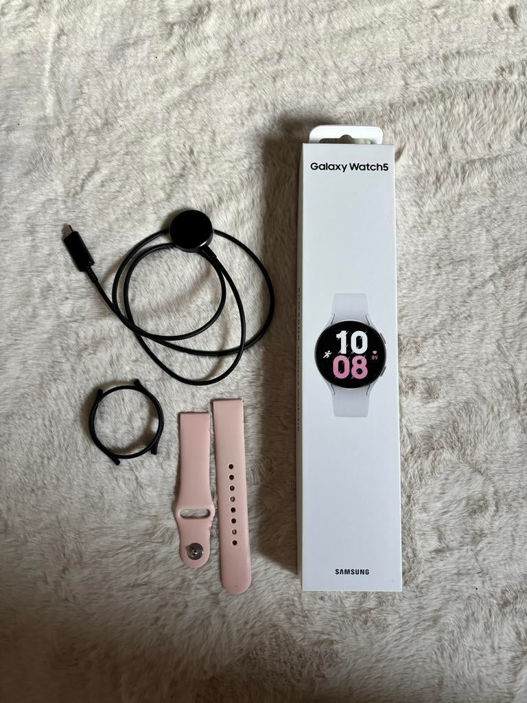 Samsung Watch 5 42mm met accessoires, Sieraden, Tassen en Uiterlijk, Smartwatches, Afstand, Ophalen of Verzenden, Zo goed als nieuw