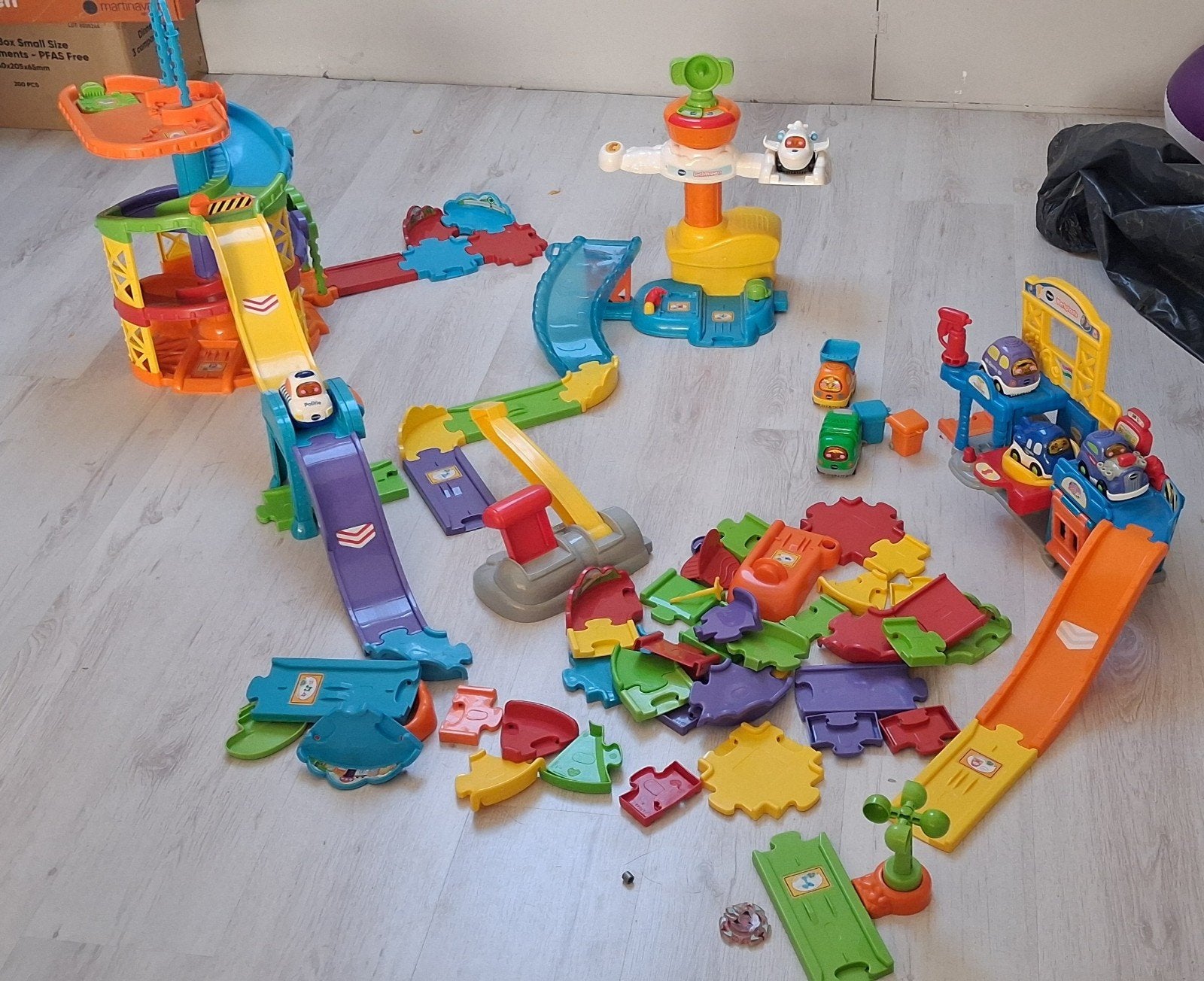 VTech Toet Toet Auto's: Vliegveld, Parkeergarage, Werkplaats, Ophalen, Gebruikt