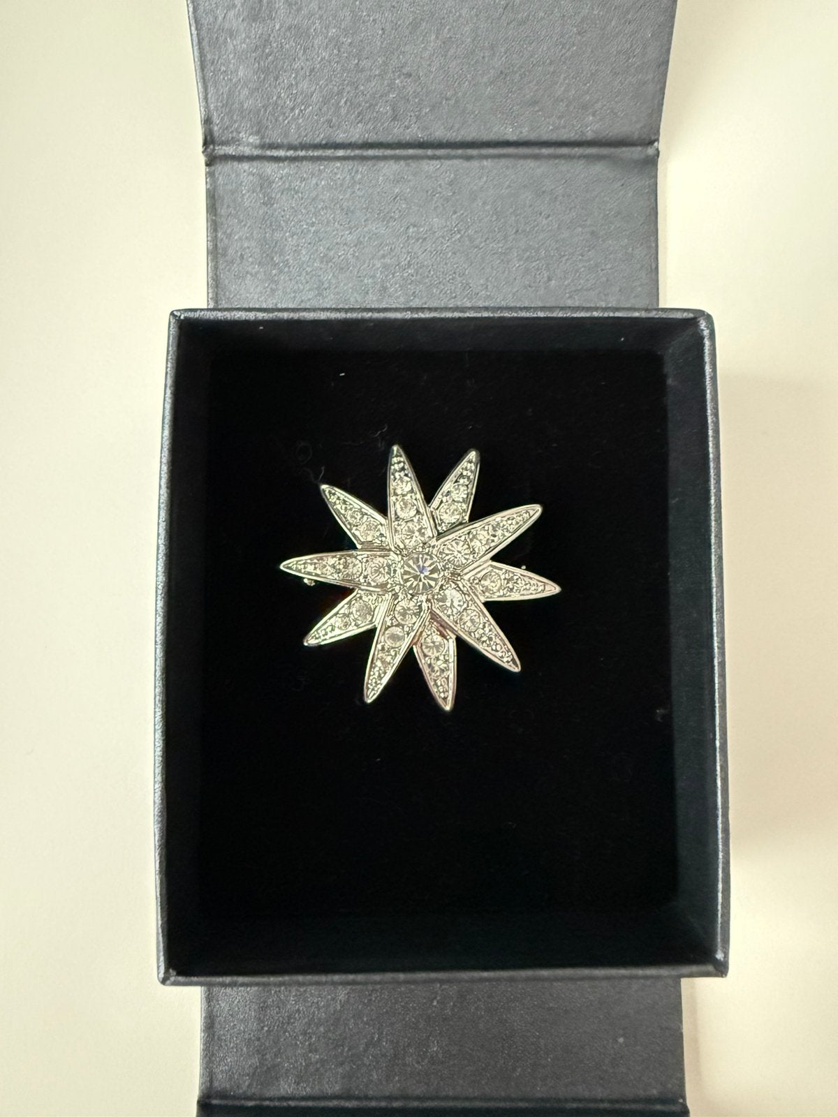 City of Vienna Swarovski broche, Sieraden, Tassen en Uiterlijk, Broches, Ophalen of Verzenden, Zilver, Overige materialen