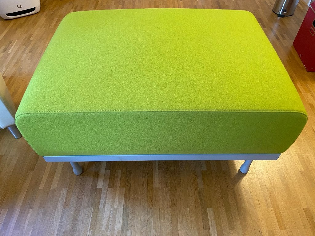 Artifort hocker/voetenbank/poef uit reflex-serie, Ophalen, 75 tot 100 cm, Zo goed als nieuw, Metaal