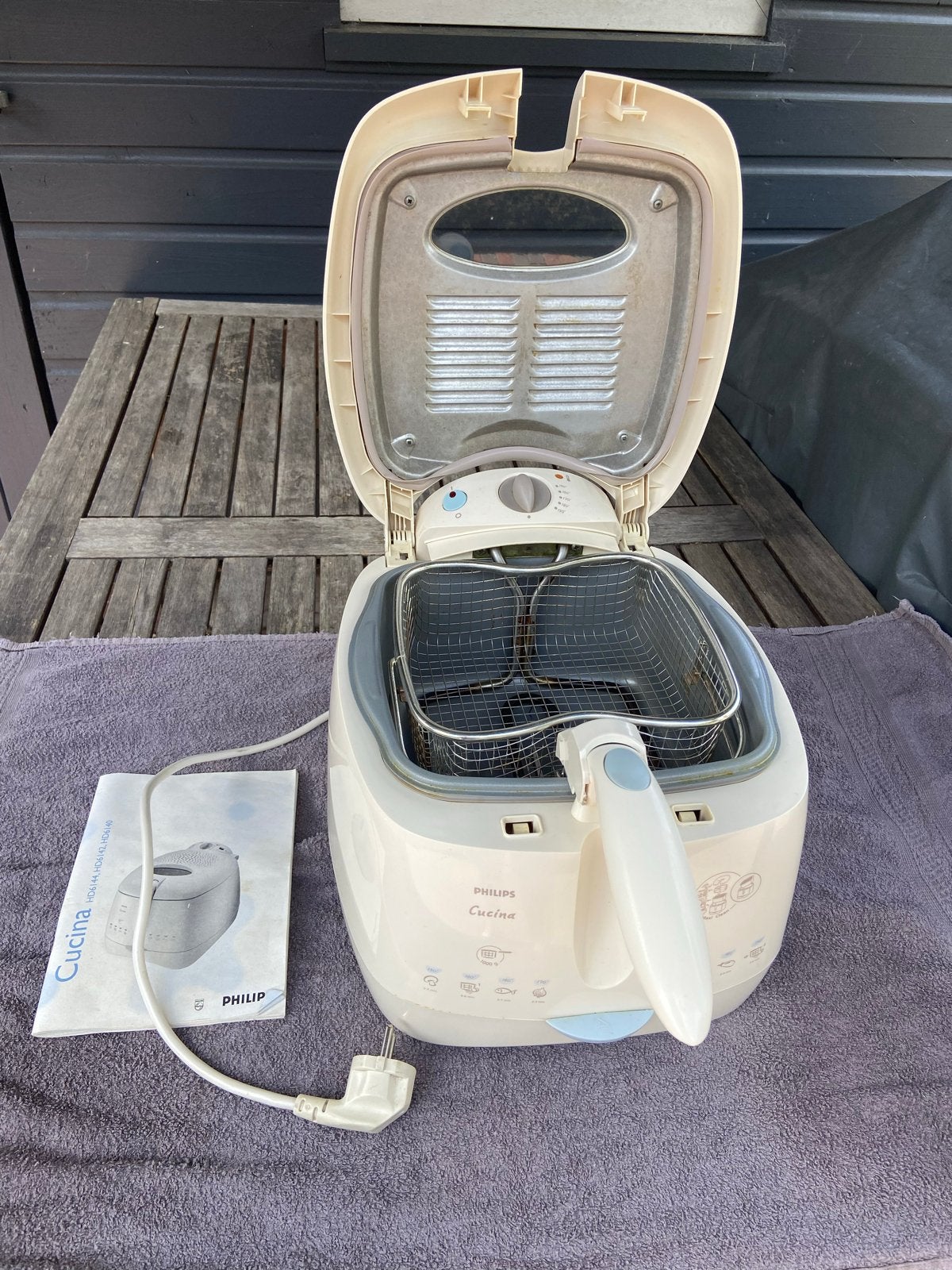 Philips Cucina Friteuse HD6140 met handleiding, Witgoed en Apparatuur, Frituurpannen, 1 tot 2 liter, Ophalen, Gebruikt, Uitneembare binnenpan