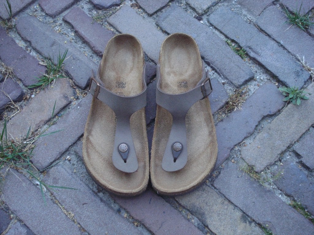 GRATIS VERZENDEN BRUINE GIZEH BIRKENSTOCK 38, Slippers, Bruin, Verzenden, Zo goed als nieuw