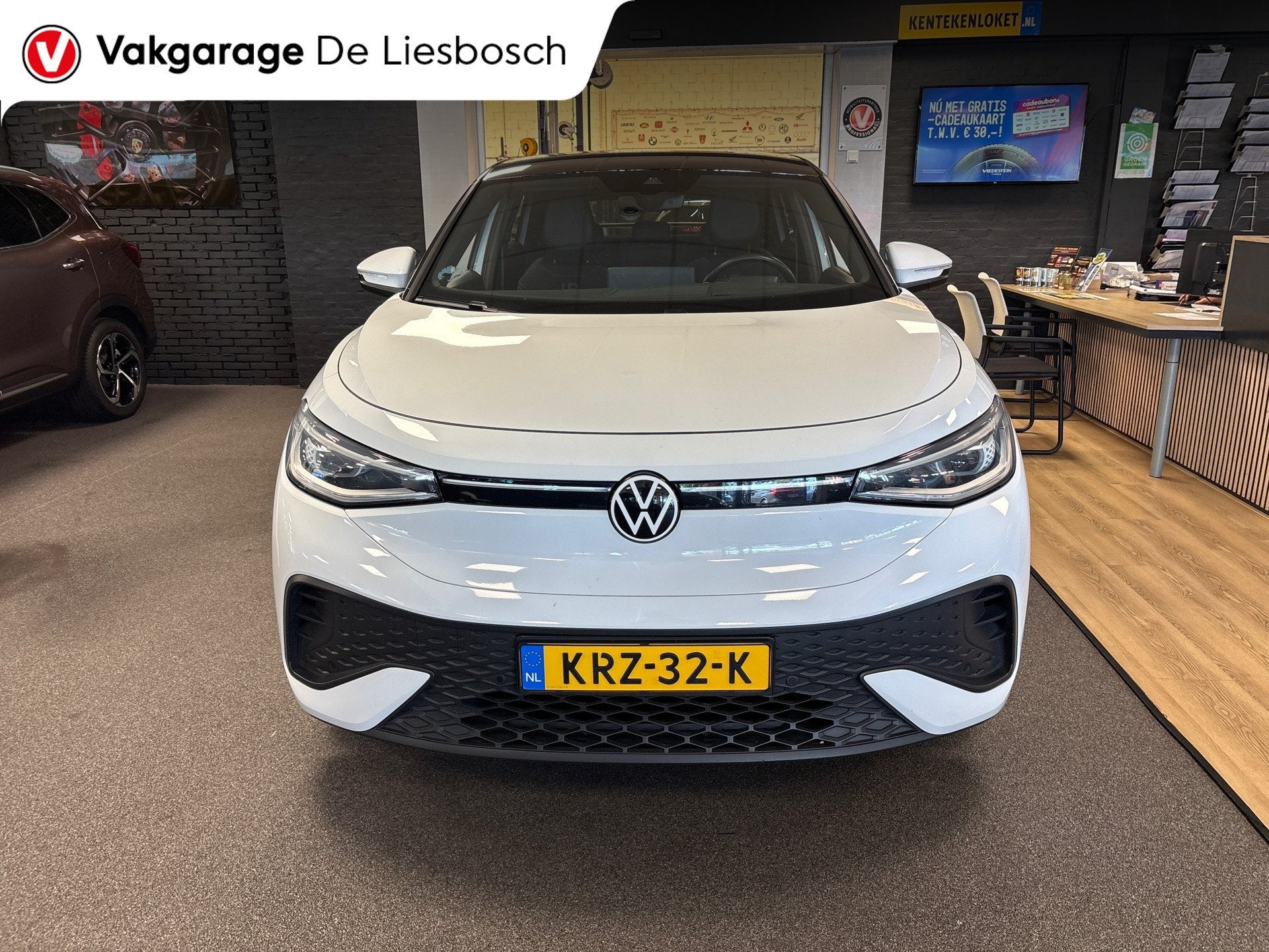 Volkswagen ID.5 Pro 77 kWh / Soh 95,2 / warmtepomp / trekhaa, Auto's, Volkswagen, Automaat, Achterwielaandrijving, Leder en Stof