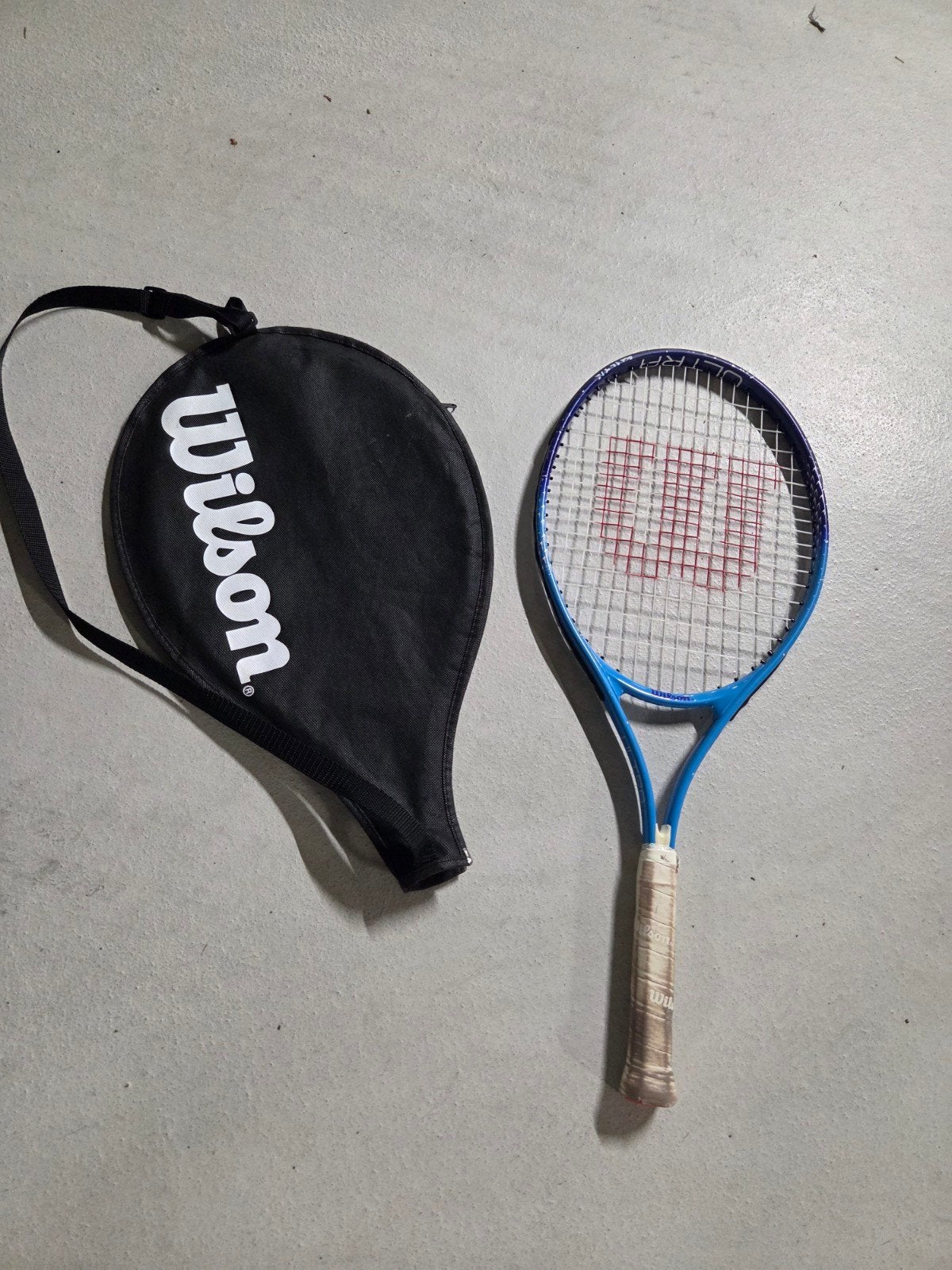 Wilson tennisracket met hoes - Blauw, Sport en Fitness, Ophalen, Gebruikt, Racket, L0