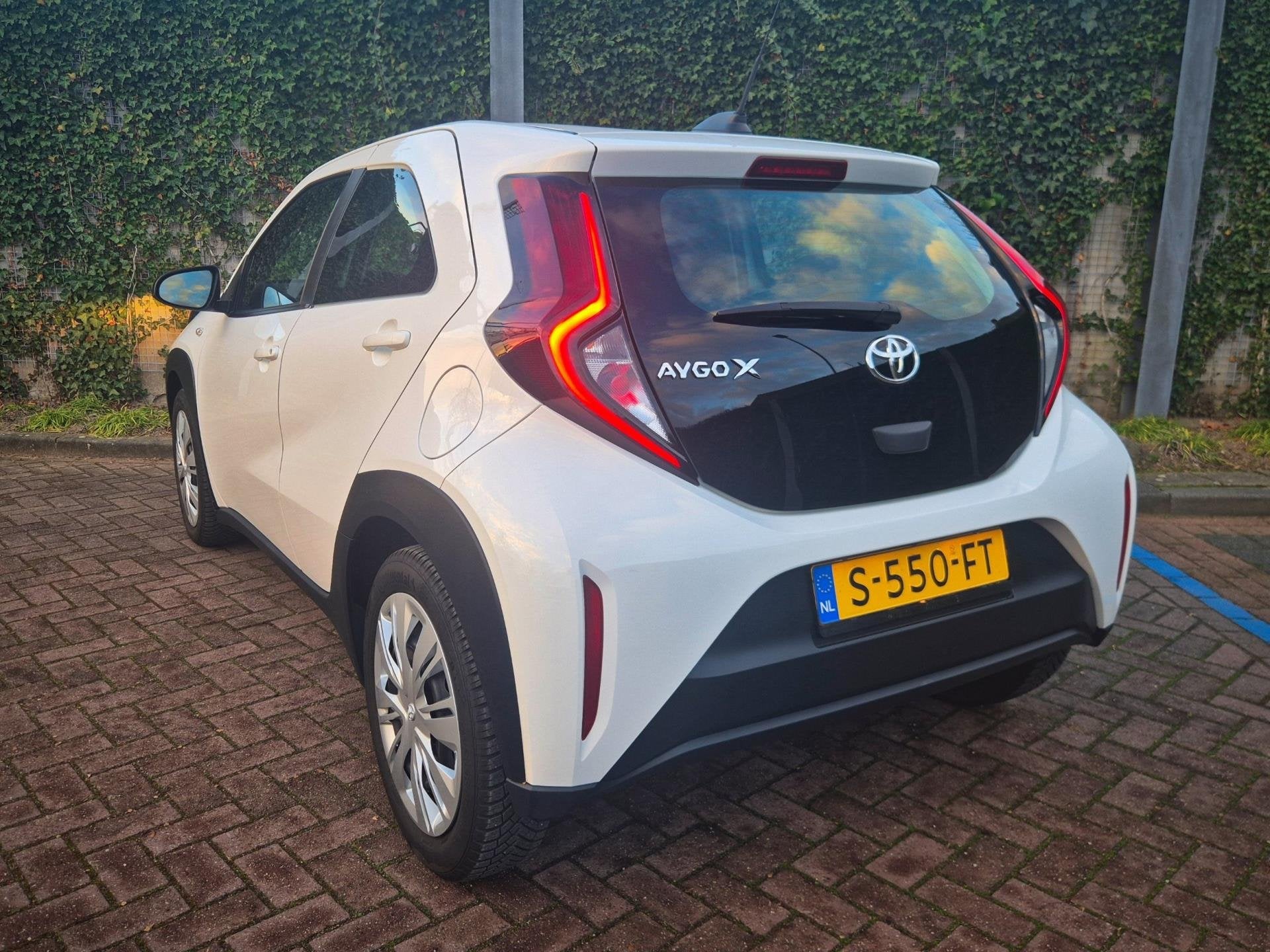 Toyota Aygo X 1.0 VVT-i MT Play Parkeercamera |Carplay, Stof, Gebruikt, 920 kg, 4 stoelen