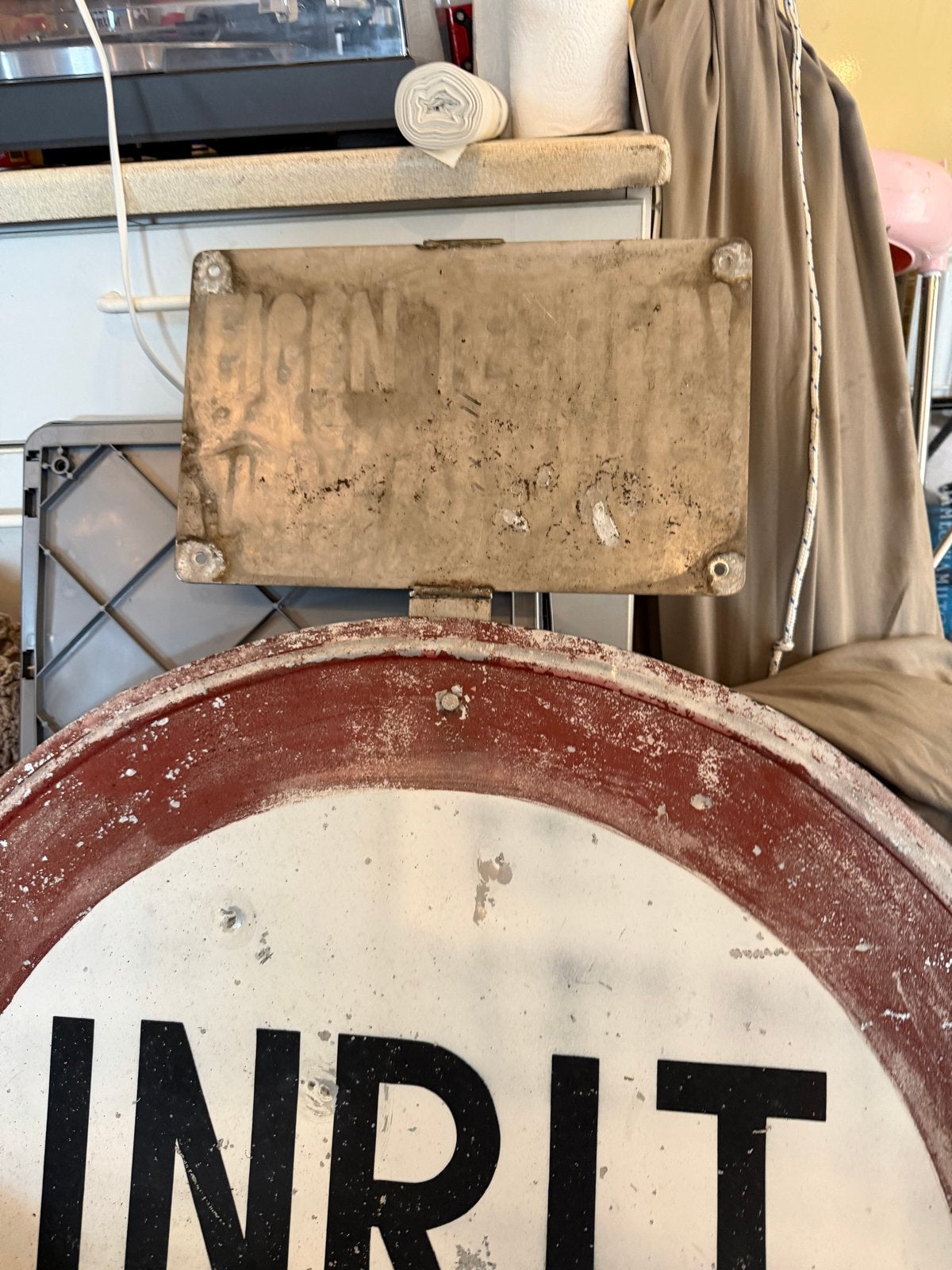 Groot industrieel bord 'Inrit Vrijlaten' met bedrijfsnaamrui, Ophalen, Nvt, Nvt, Nvt