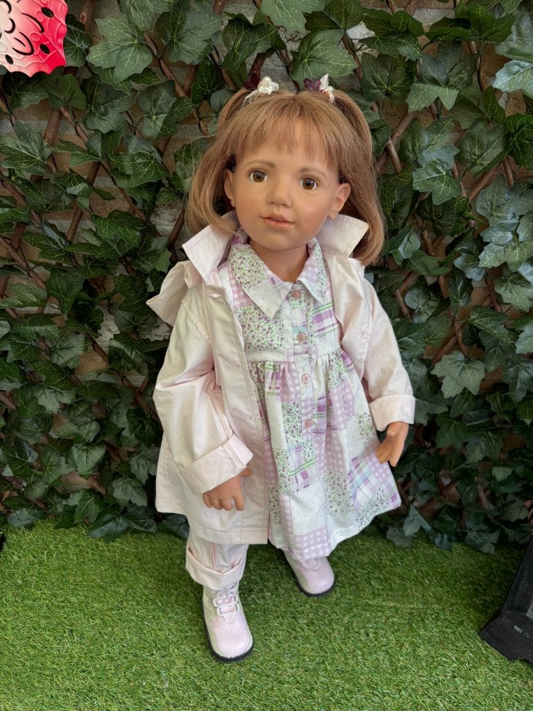Hildegard Günzel Resin Johanna, 71cm., Verzamelen, Poppen, Hildegard Günzel, Ophalen of Verzenden, Zo goed als nieuw, Pop