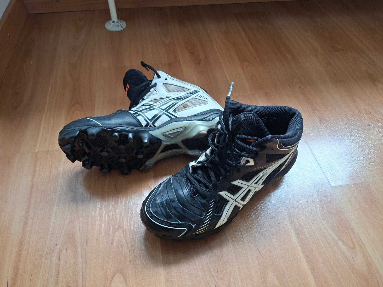 tekoop zgoh Asics kunstgras korfbal schoenen maat 40., Schoenen, Ophalen of Verzenden, X, X