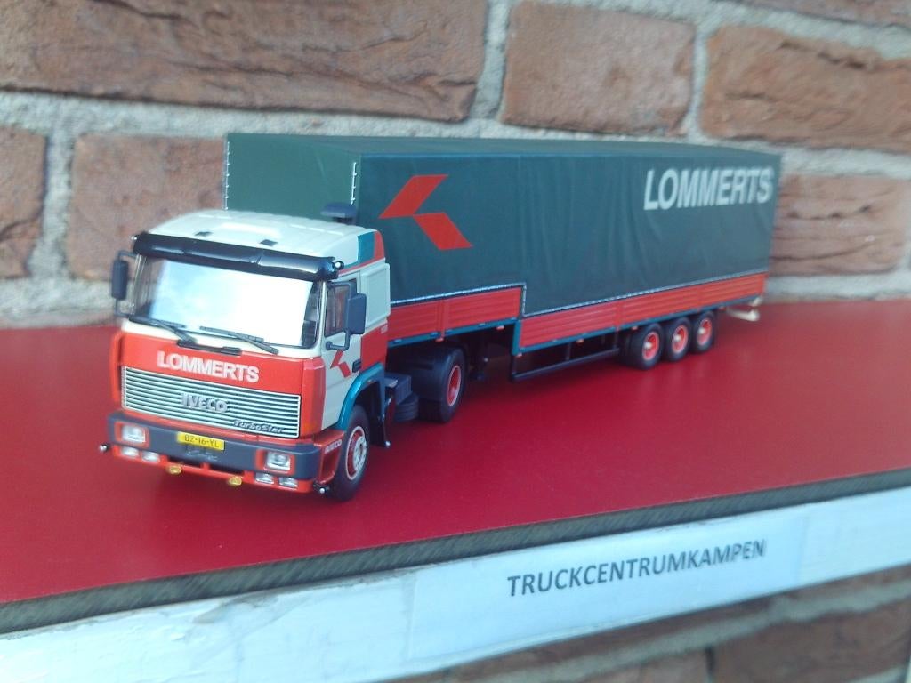 Tekno  Iveco  Turbo   Zwanenhals  oplegger  van  Lommerts