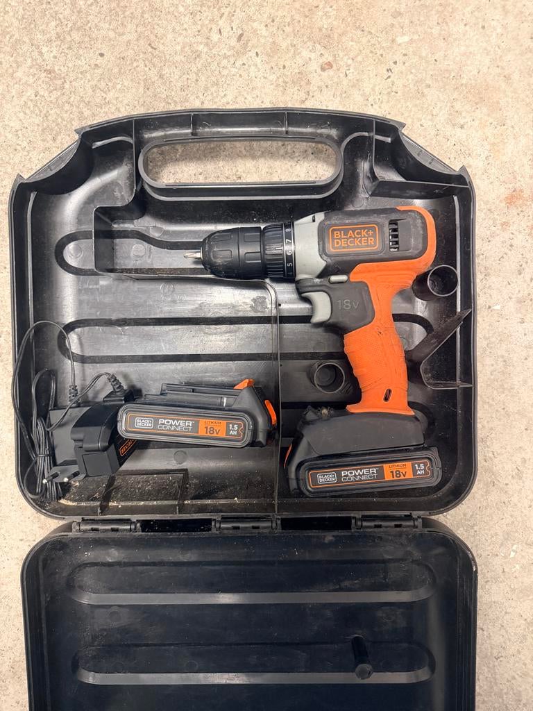 Black+Decker 18V Boor- en Schroefmachine met 2 accu's, Doe-het-zelf en Verbouw, Gereedschap | Boormachines, Gebruikt, Variabele snelheid