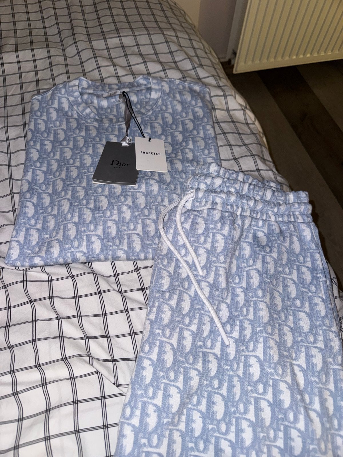 Dior T-shirt en korte broek set - Nieuw met prijskaartje, Kleding | Dames, T-shirts, Maat 38/40 (M), Blauw, Nieuw, Ophalen of Verzenden