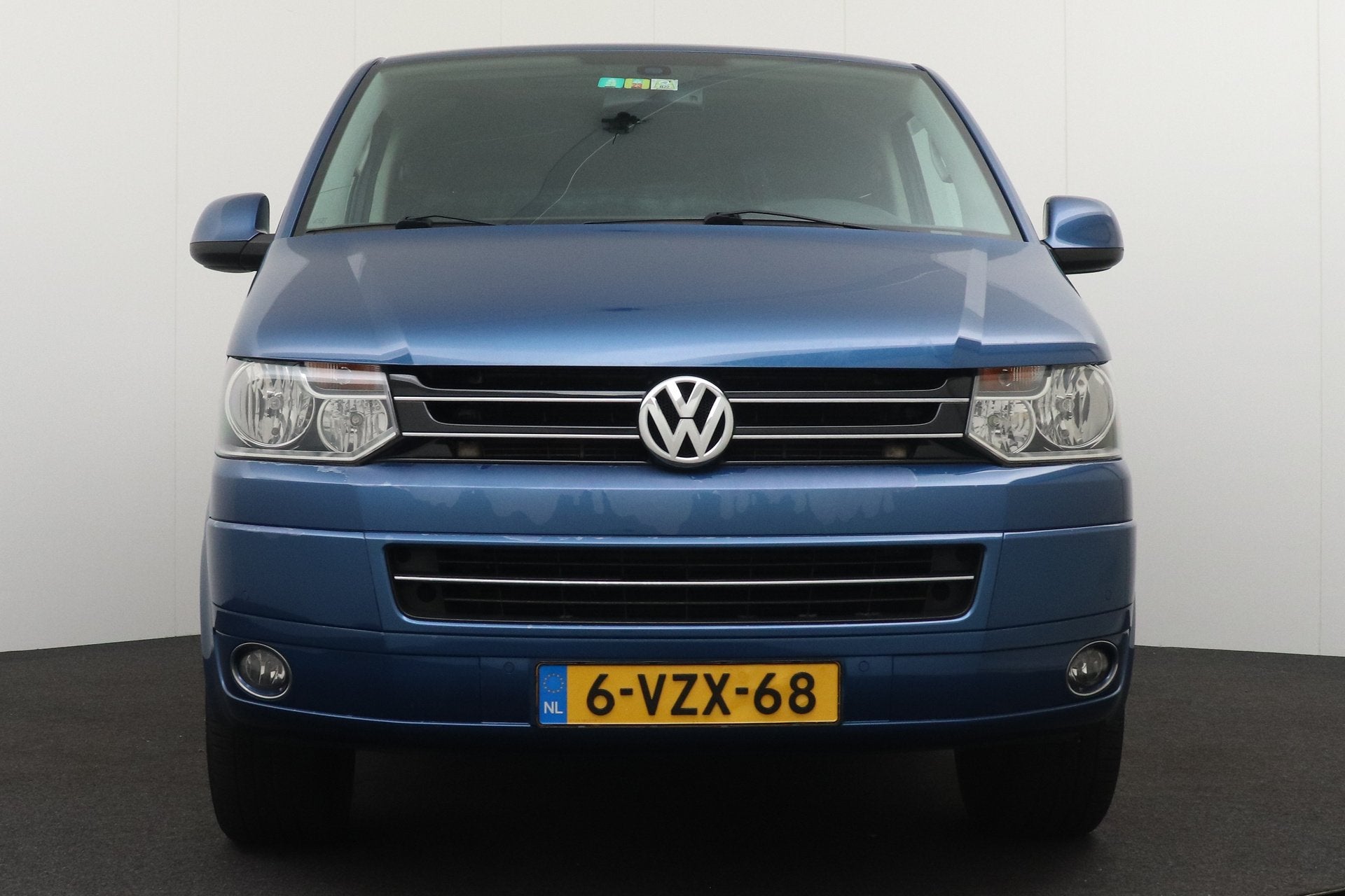 Volkswagen Transporter 2.0 TDI 140 PK L2H1 Comfort-line Trek, Auto's, Gebruikt, Zwart, 4 cilinders, Bedrijf