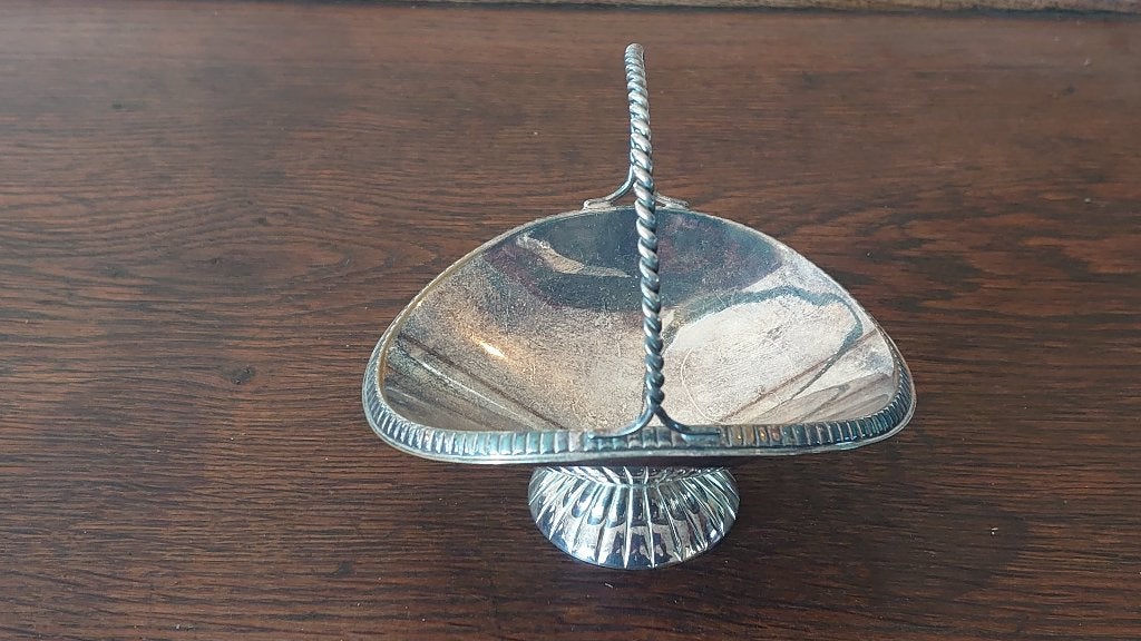 Verzilverd bonbonschaaltje met beugel vintage., Ophalen of Verzenden, Zilver