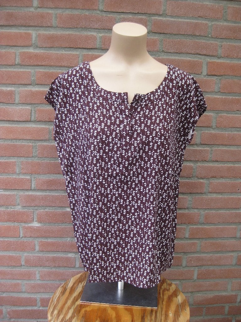 Hema bruine top met witte bloemetjes maat m, Ophalen of Verzenden, Zo goed als nieuw, Maat 38/40 (M), Bruin