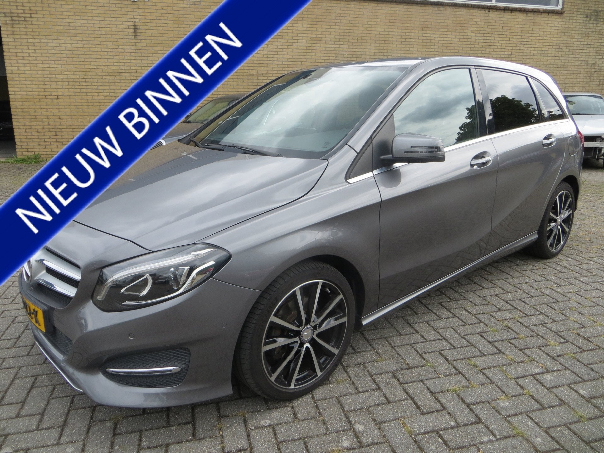 Mercedes-Benz B-Klasse 180 Ambition-NAVI-LED-NEDERL.-NAP-GAR, Dealer onderhouden, Gebruikt, 4 cilinders, 122 pk