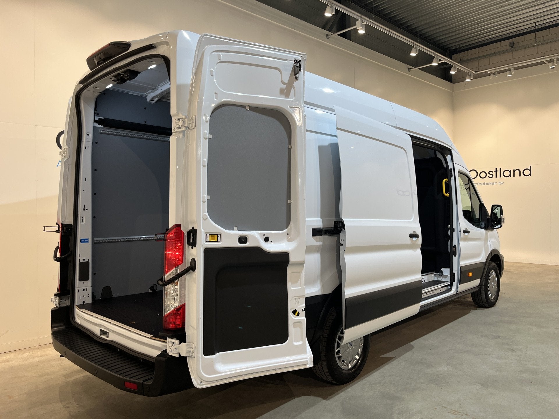 Ford Transit 350 2.0 TDCI L4H3 130 PK RWD / Euro 6 / Cruise, Auto's, 4 cilinders, Met garantie (alle), Wit, Bedrijf