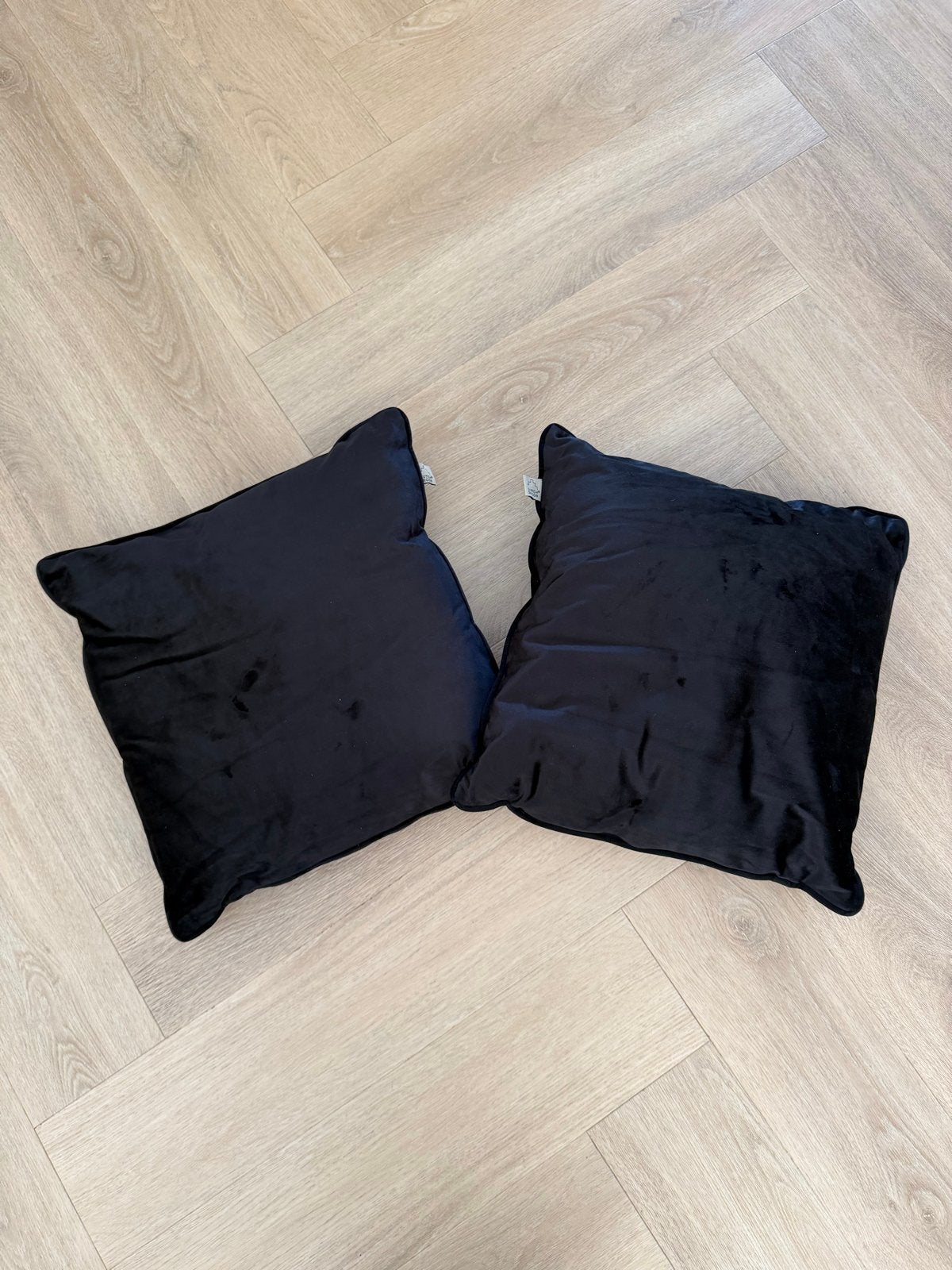 Dutch Decor velvet sierkussens - Zwart, Huis en Inrichting, Inclusief binnenkussen, Zwart, Vierkant, Ophalen of Verzenden