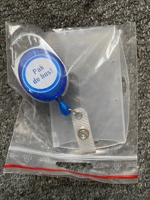 Nieuwe badgehouder met 'Pak de bus!' opdruk, Verzamelen, Ophalen of Verzenden, Nieuw, Transport