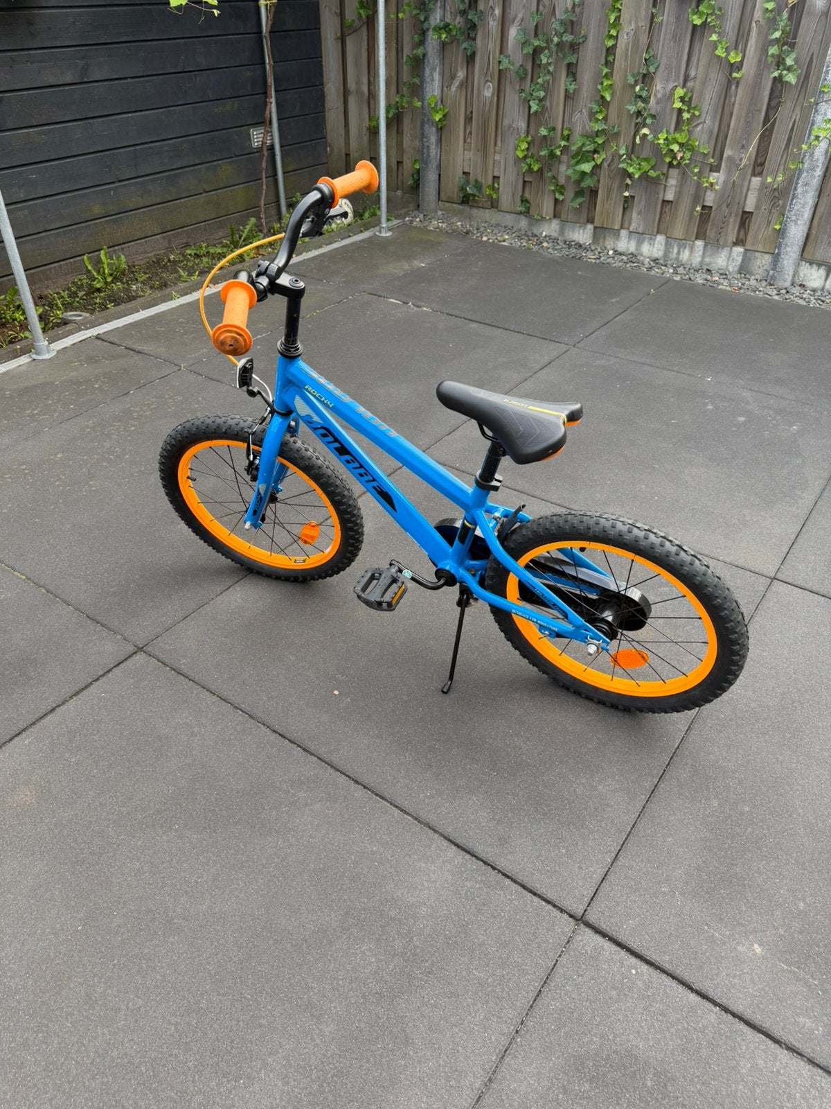 Volare Rocky 18 inch kinderfiets – Blauw – nette staat, Fietsen en Brommers, Fietsen | Kinderfietsjes, Ophalen, Zo goed als nieuw