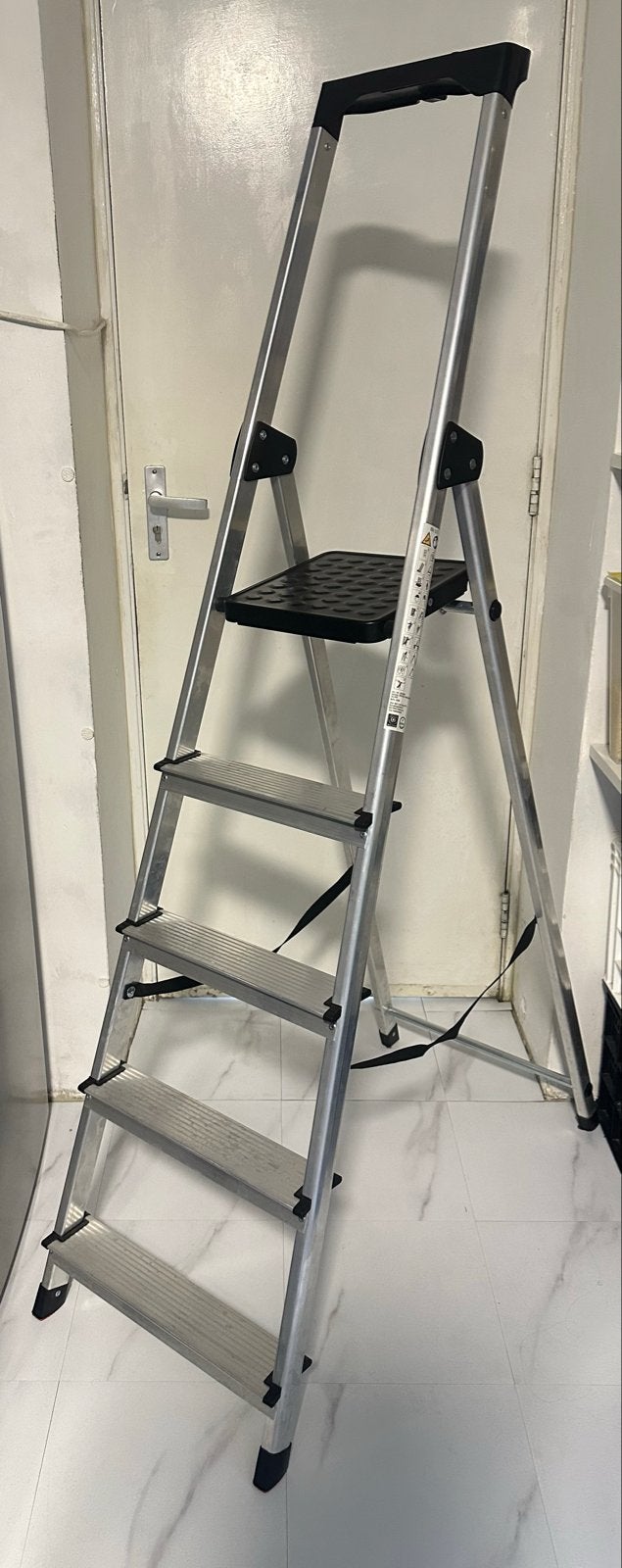 Nieuwe stevige aluminium trap met 5 treden en plateau, Ophalen, Trap, Nieuw, Opvouwbaar of Inschuifbaar