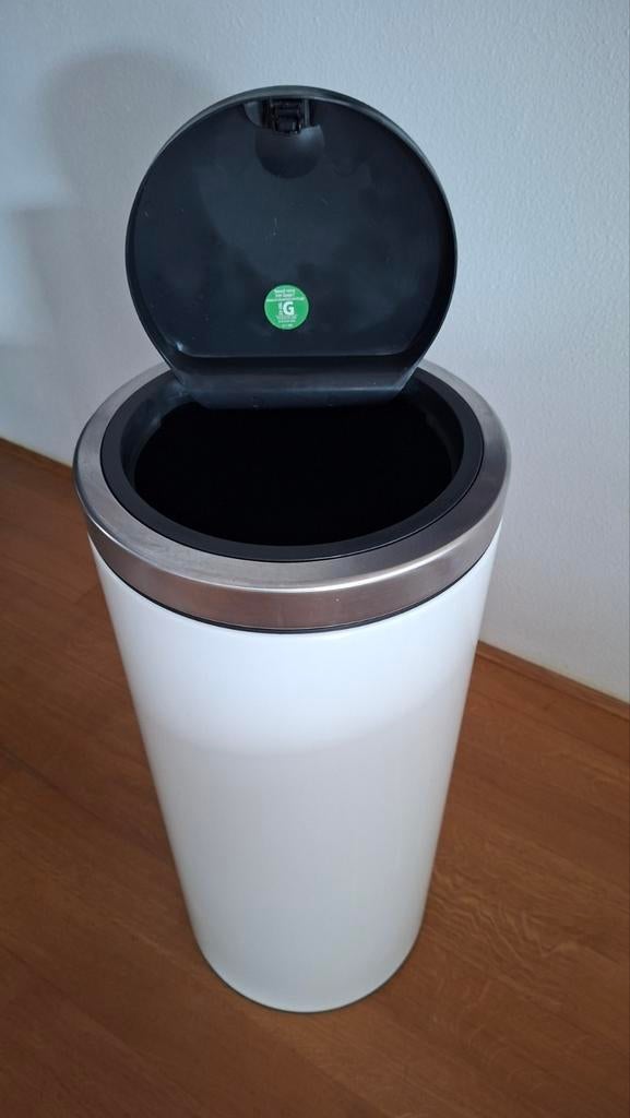 Brabantia Touch Bin Flat Top prullenbak 30L Soft beige, 20 tot 30 liter, Ophalen, Gebruikt, 50 tot 75 cm