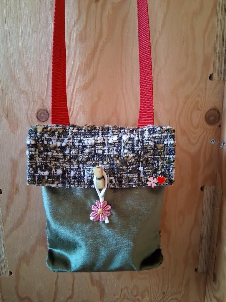 Handmade telefoon/schoudertasje. Gerycled.  Nieuw & uniek, Ophalen of Verzenden, Nieuw, Overige kleuren, Schoudertasje