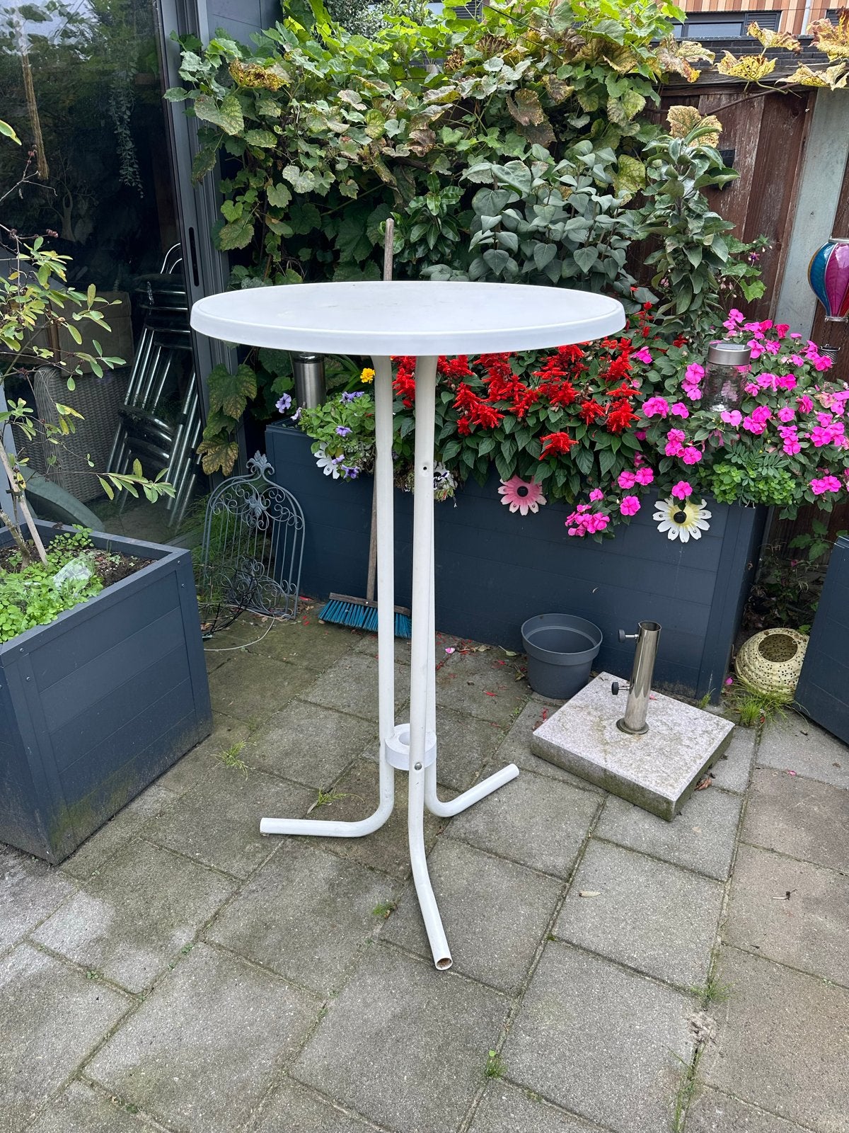 Witte statafel voor tuin of terras, Ophalen, Gebruikt