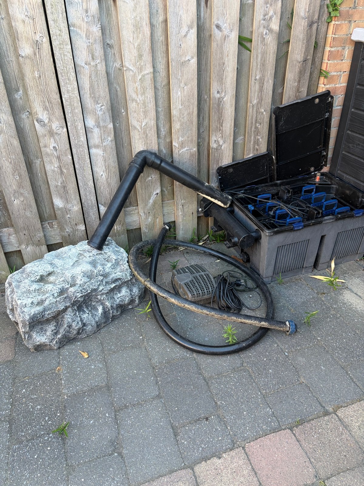 Complete vijverfilterset met pomp en decoratieve rots, Ophalen, Gebruikt, Vijverpomp