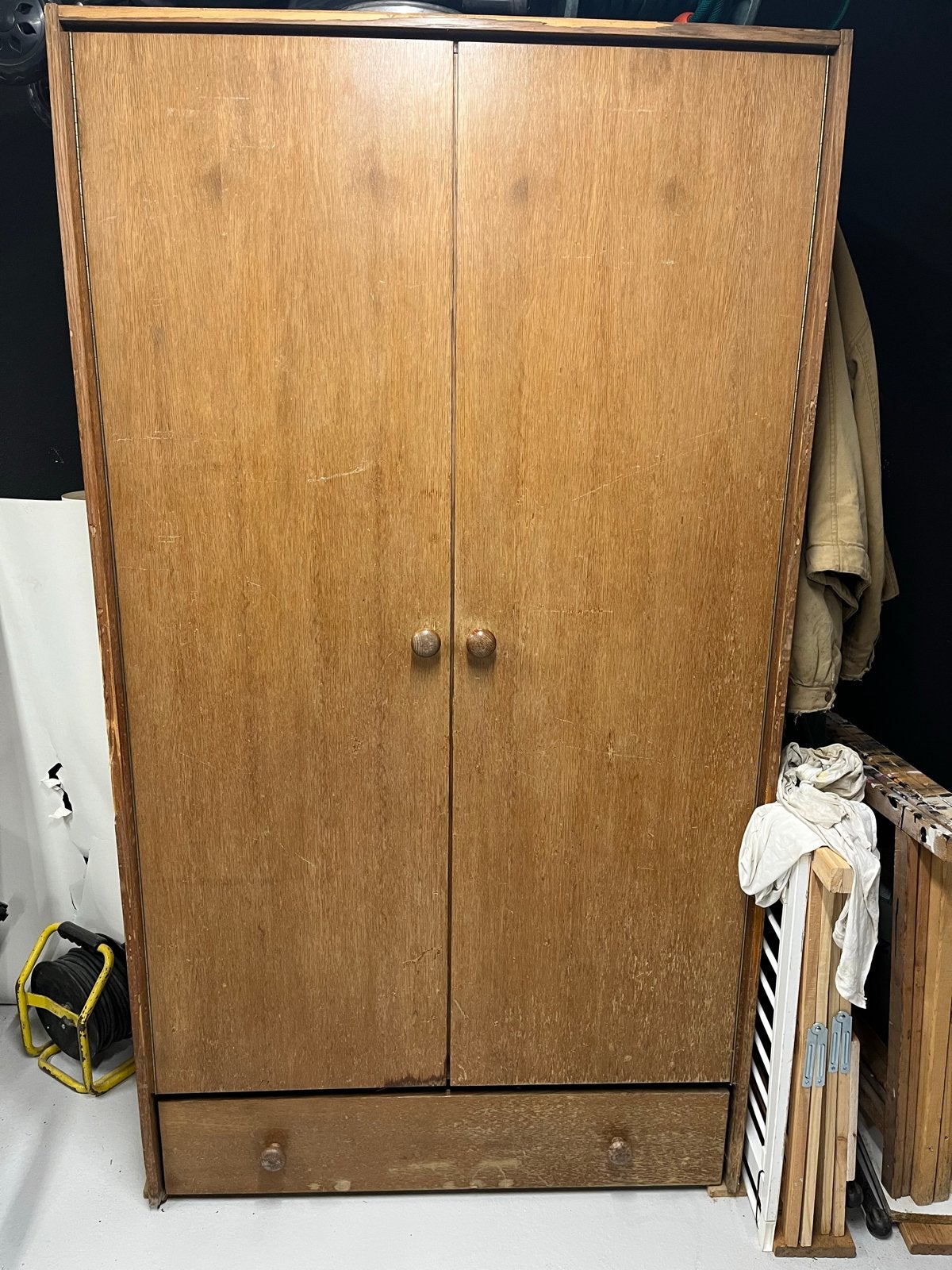 Stevige houten kast voor garage of berging, Ophalen, Gebruikt, 50 tot 100 cm, Met lade(s)
