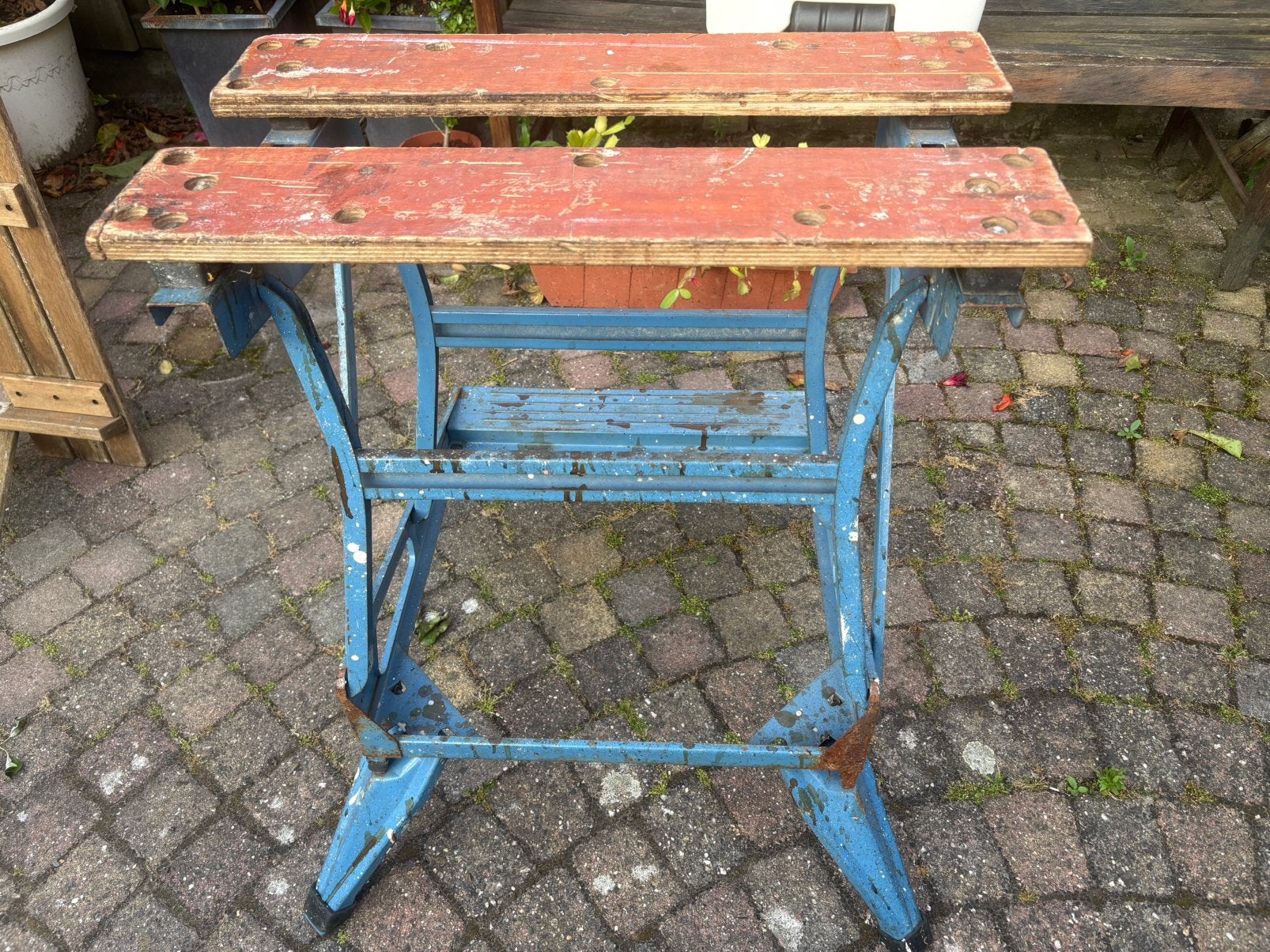 Goed gebruikte werkbank waarvan pootjes niet terug klappen, Ophalen, Gebruikt, Bankschroef