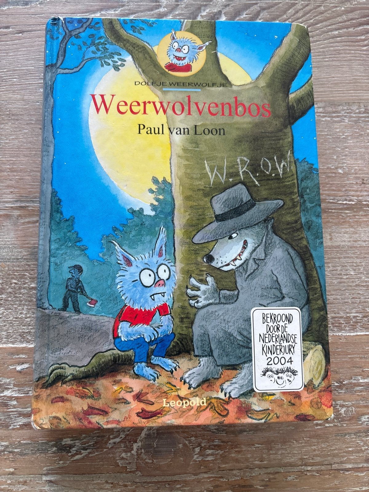 Dolfje Weerwolfje 4: Weerwolvenbos - Paul van Loon, Ophalen of Verzenden, Gelezen, Fictie algemeen