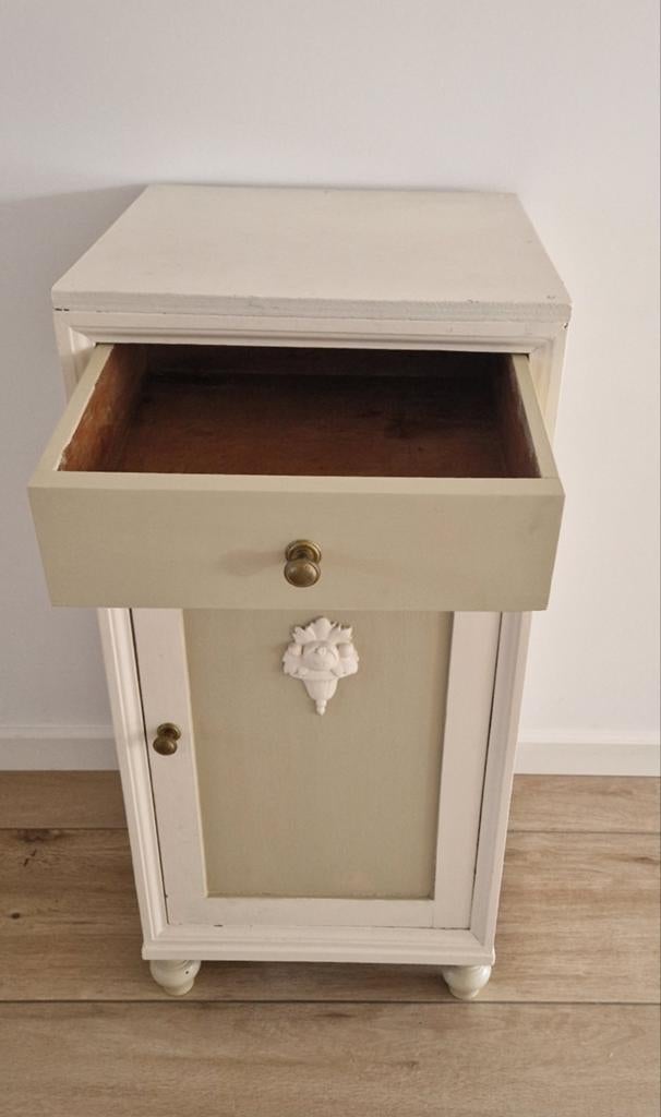 Klein Vintage massief houten kastje jaren 60, Huis en Inrichting, Slaapkamer | Nachtkastjes, Ophalen, Gebruikt, Minder dan 45 cm